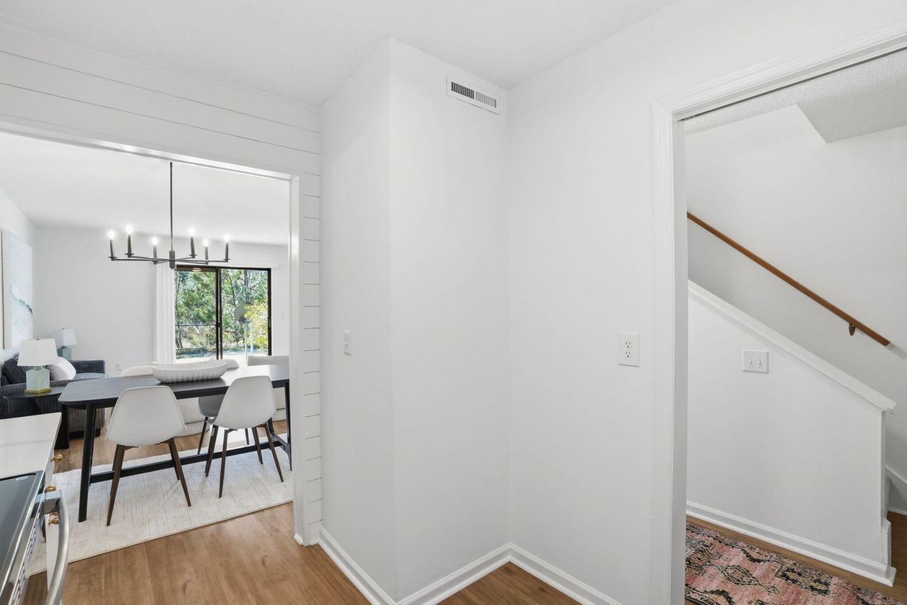 308 Saint Charles Court Photo 10