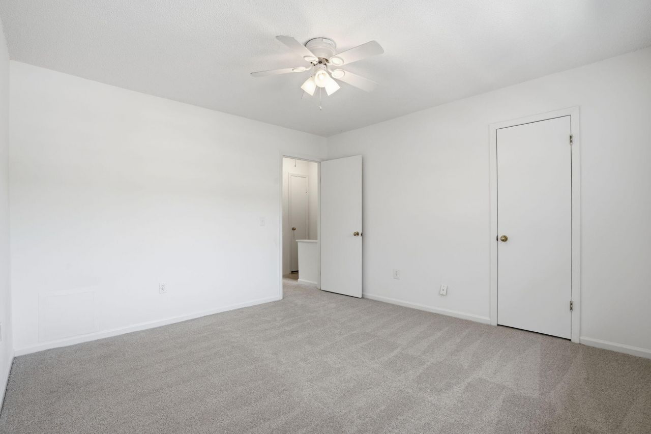 308 Saint Charles Court Photo 16