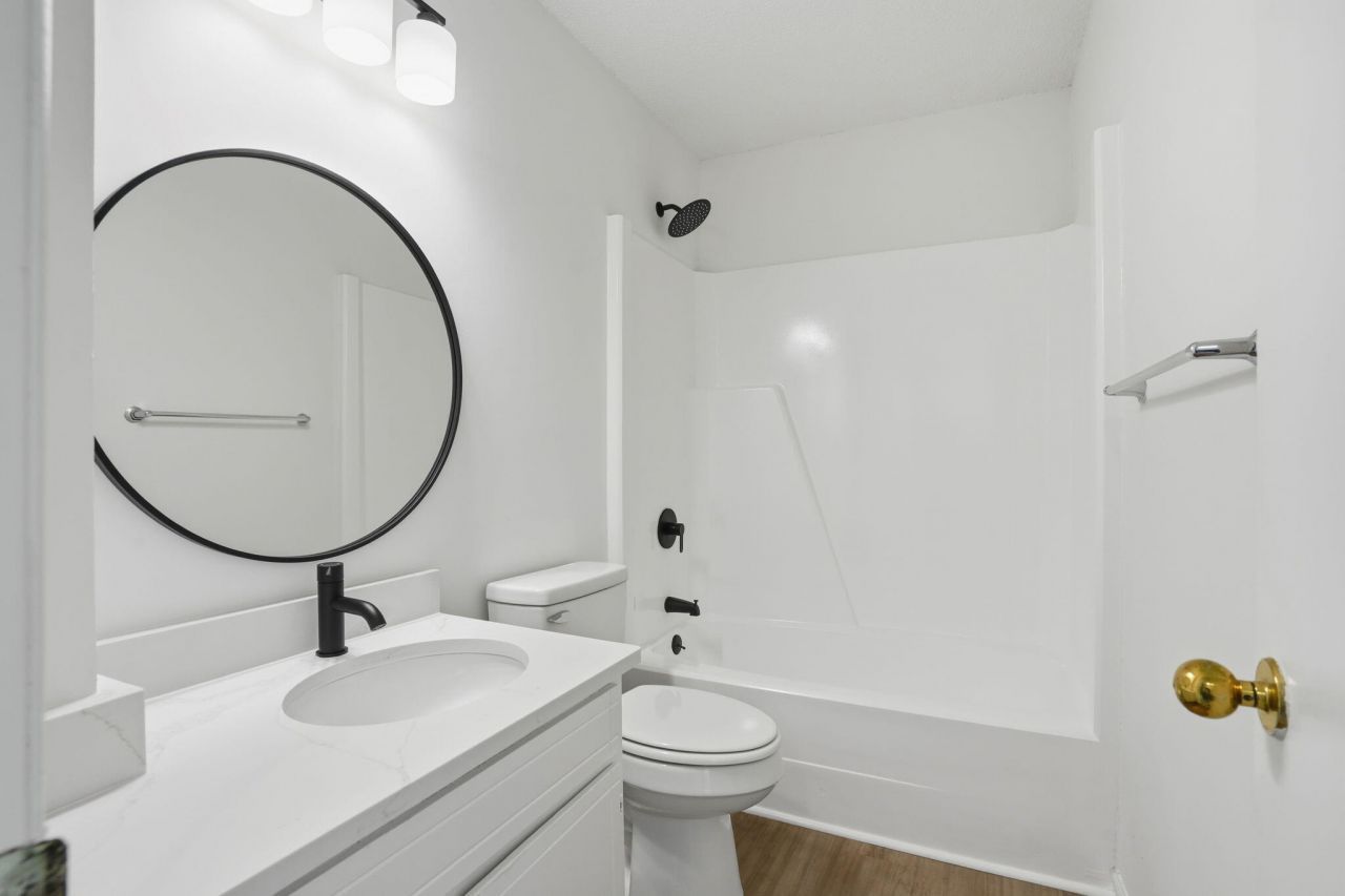 308 Saint Charles Court Photo 17