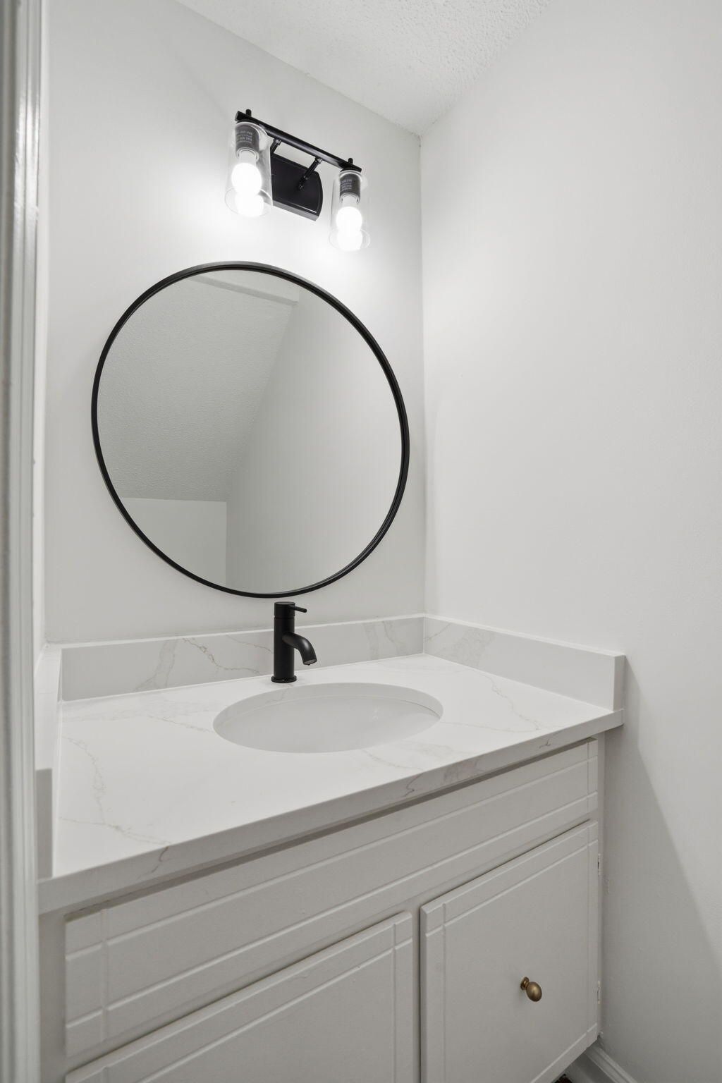 308 Saint Charles Court Photo 18