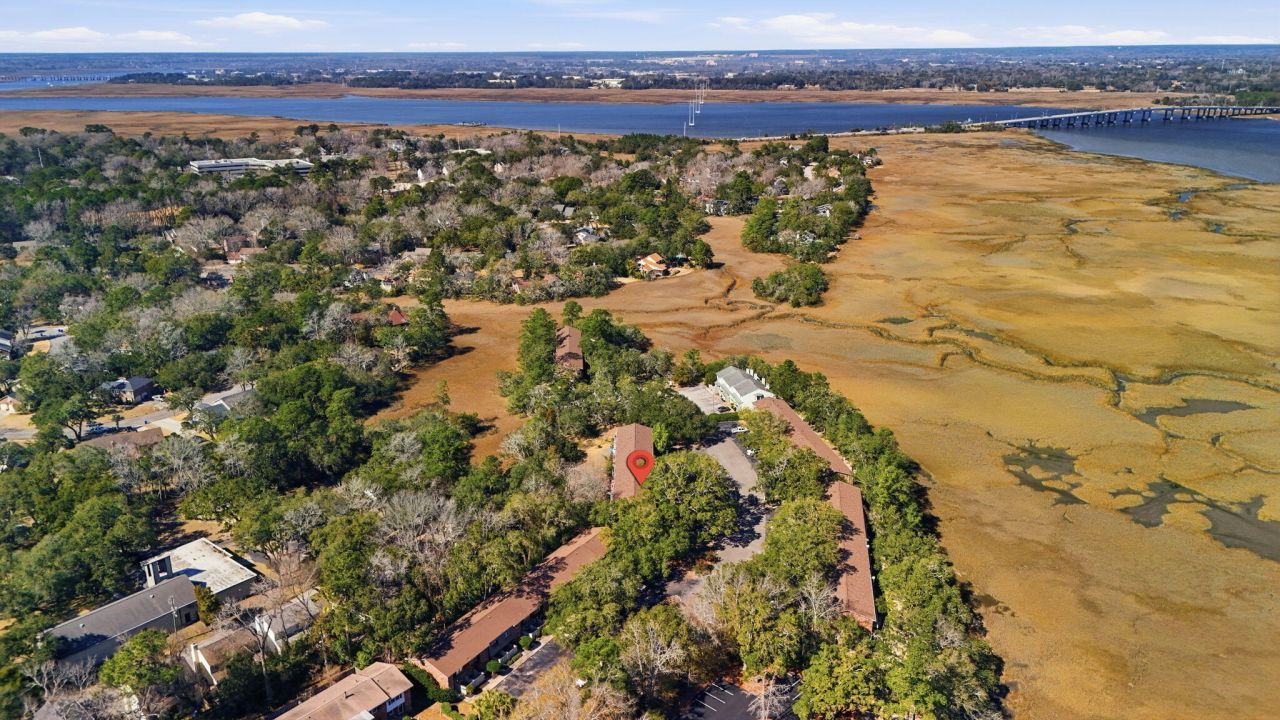 308 Saint Charles Court Photo 32