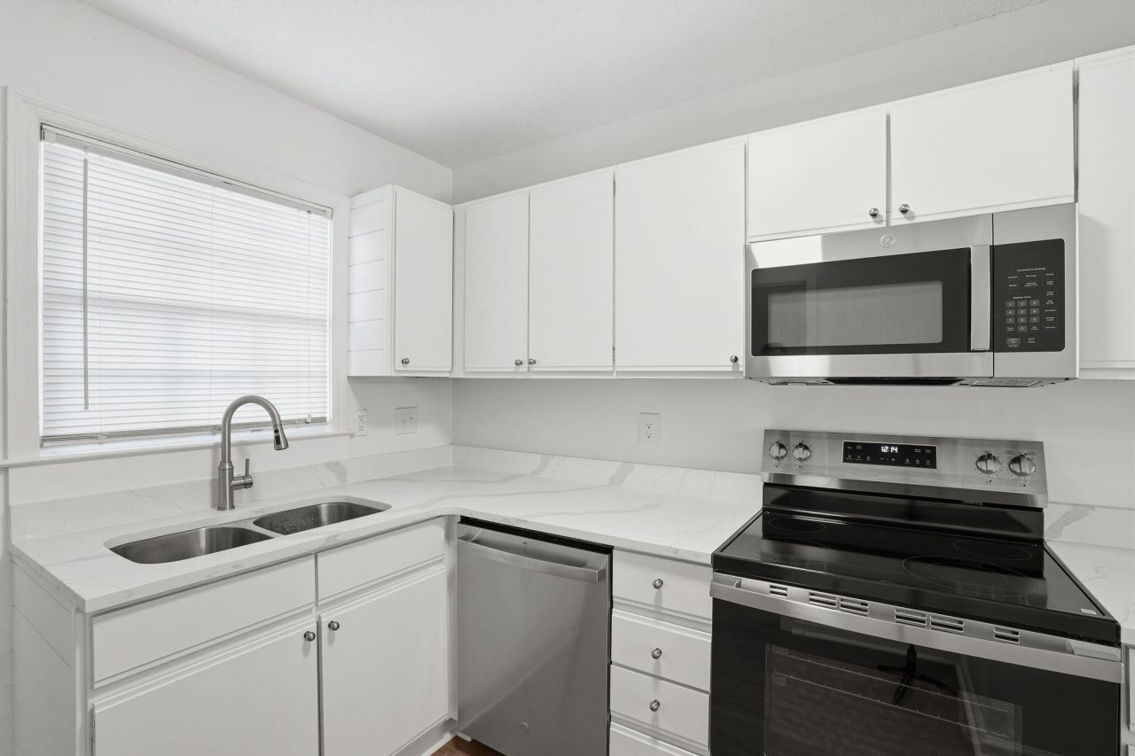 308 Saint Charles Court Photo 9