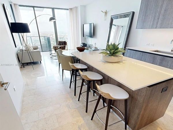 88 SW 7th St, Unit 3006, Miami, FL 33130