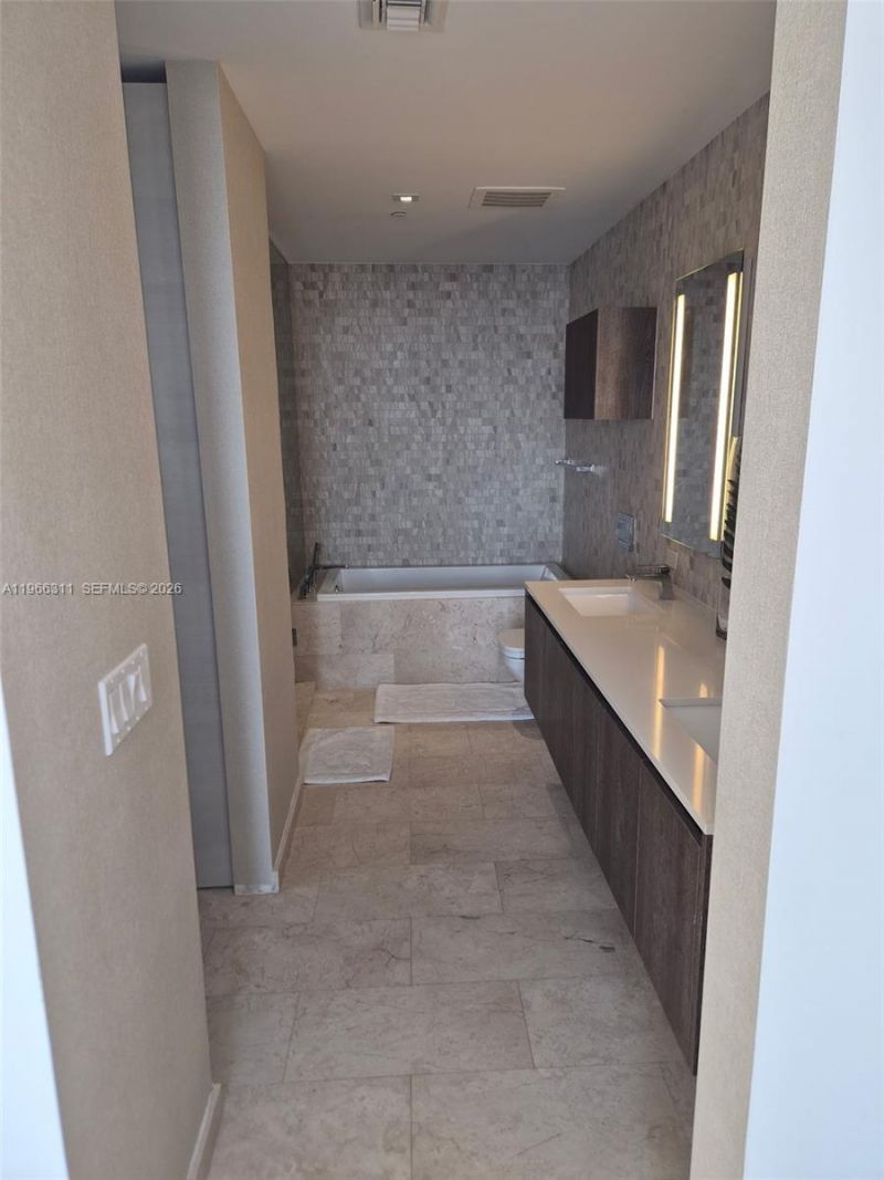 88 SW 7th St, Unit 3006, Miami, FL 33130 Photo