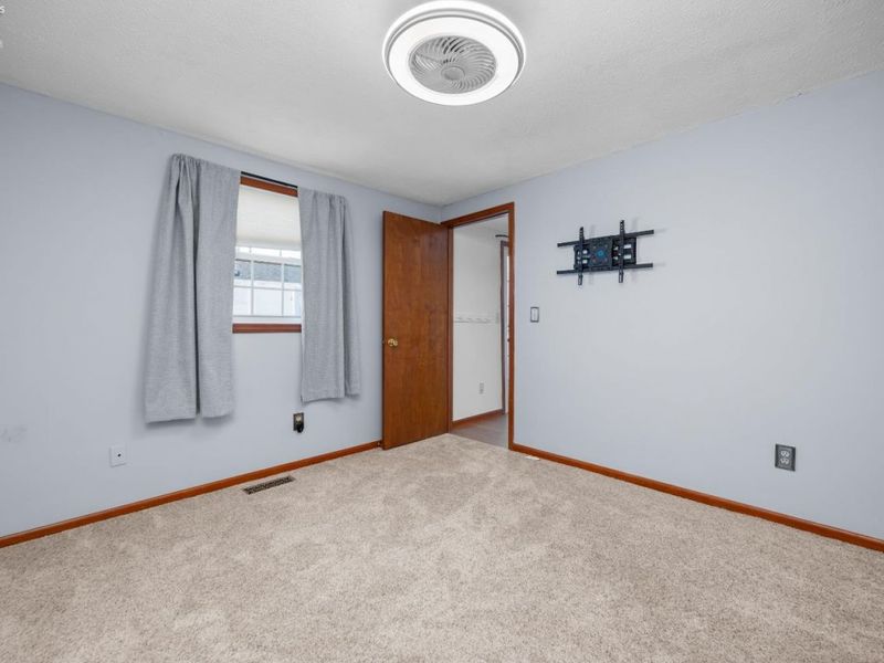 757 W Martin Ave., Amherst, OH 44001 Photo 17