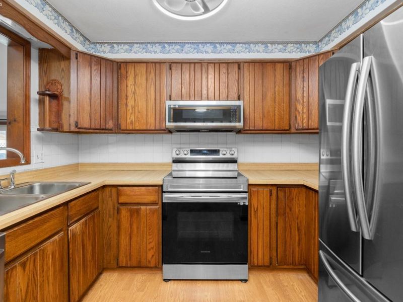 757 W Martin Ave., Amherst, OH 44001 Photo 8