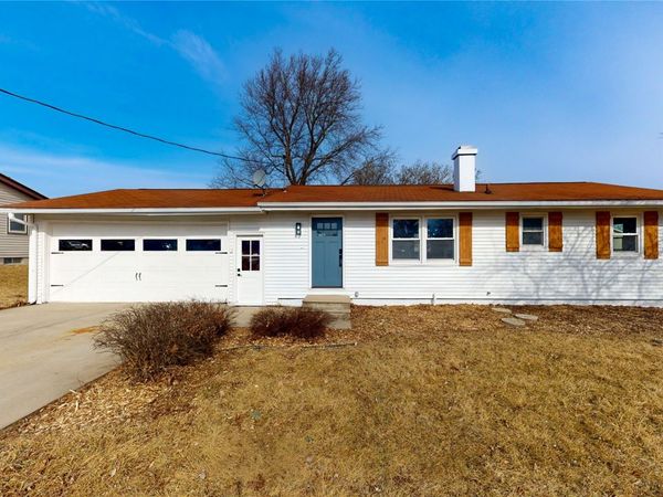 10114 S 34th Avenue W, Colfax, IA 50054