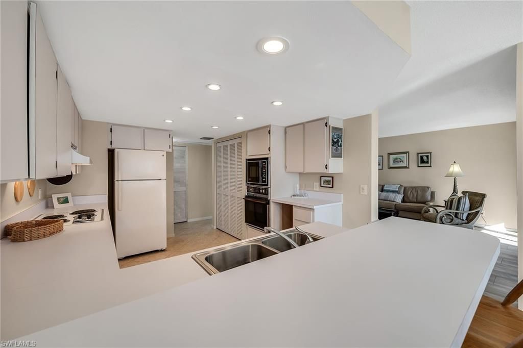 881 Panama Ct, Unit 202, Marco Island, FL 34145 Photo