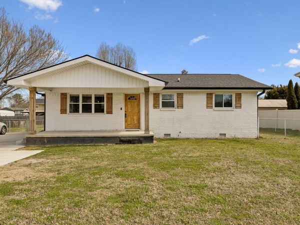 697 Cross Street, Rossville, GA 30741