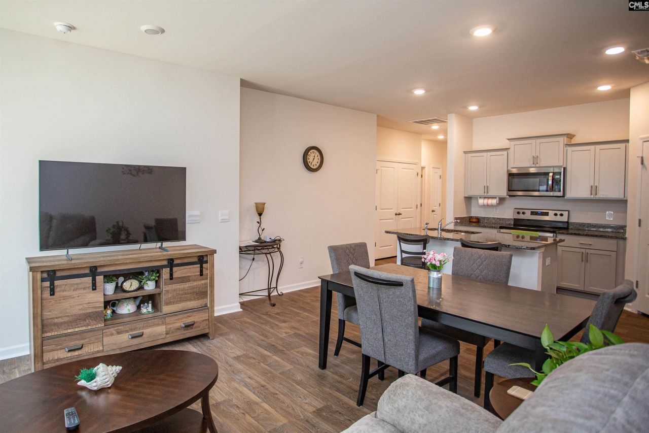 23 Beechnut Street Photo 4