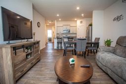 23 Beechnut Street photo 4