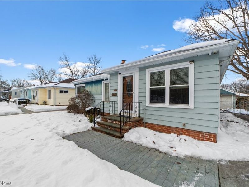 6370 Stratford Drive, Cleveland, OH 44130 Photo 2