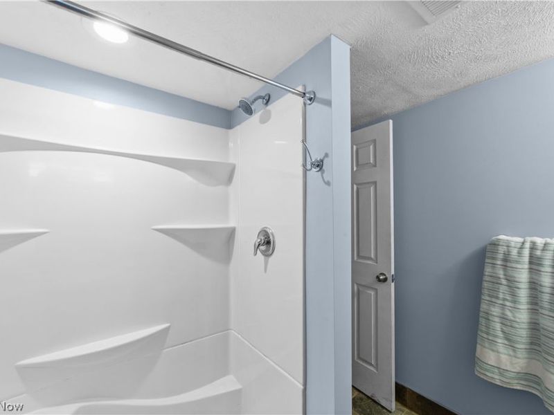 6370 Stratford Drive, Cleveland, OH 44130 Photo 22