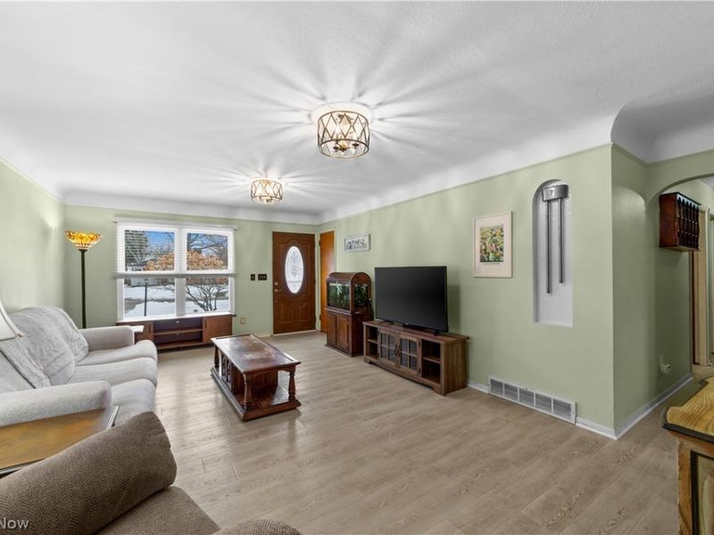 6370 Stratford Drive, Cleveland, OH 44130 Photo 6