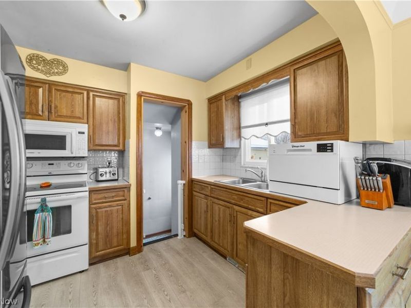 6370 Stratford Drive, Cleveland, OH 44130 Photo 9