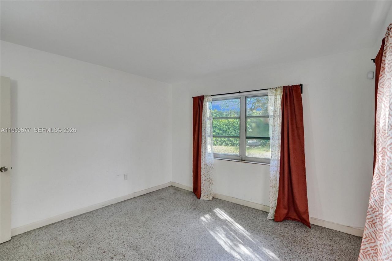 18500 NE 23rd Ct , Miami, FL 33180 Photo