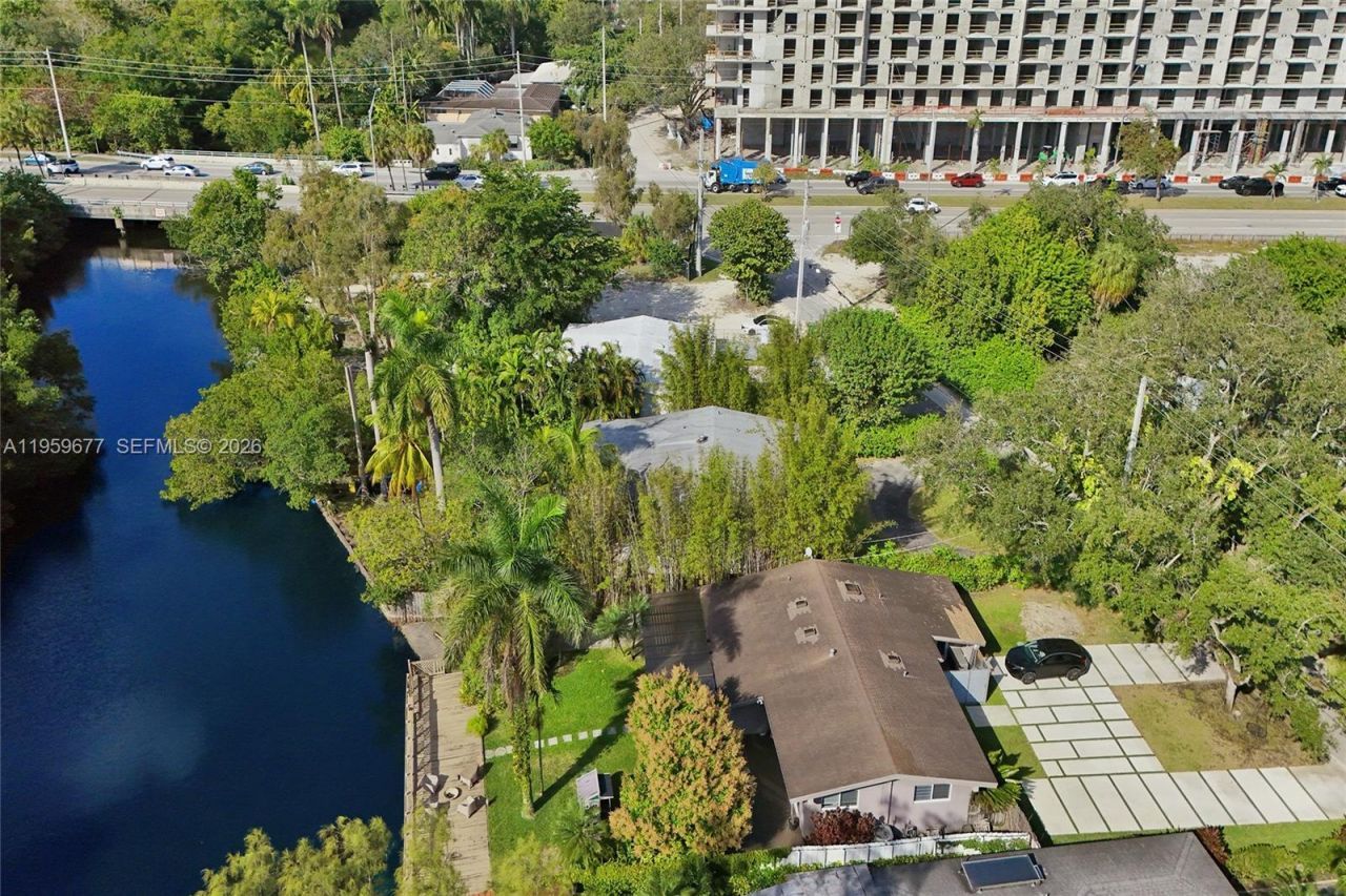 18500 NE 23rd Ct , Miami, FL 33180 Photo