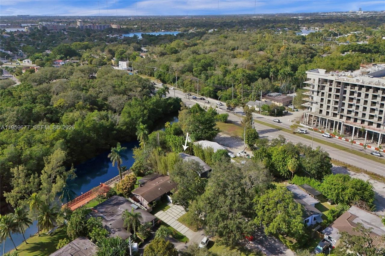 18500 NE 23rd Ct , Miami, FL 33180 Photo