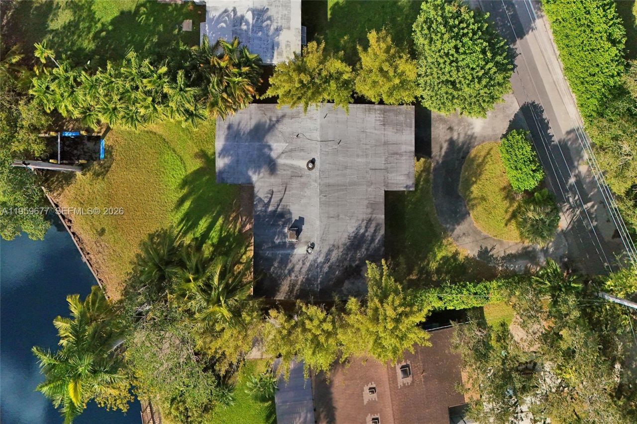 18500 NE 23rd Ct , Miami, FL 33180 Photo