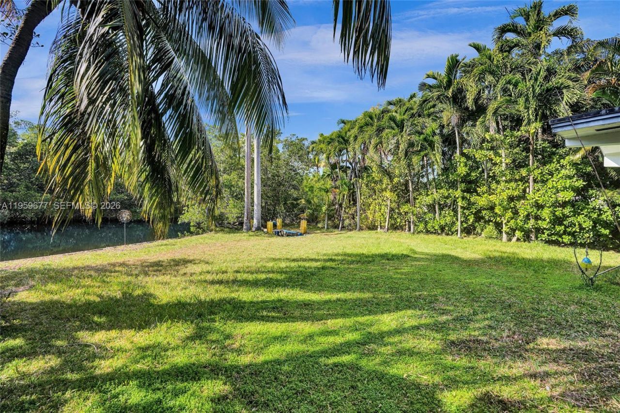 18500 NE 23rd Ct , Miami, FL 33180 Photo