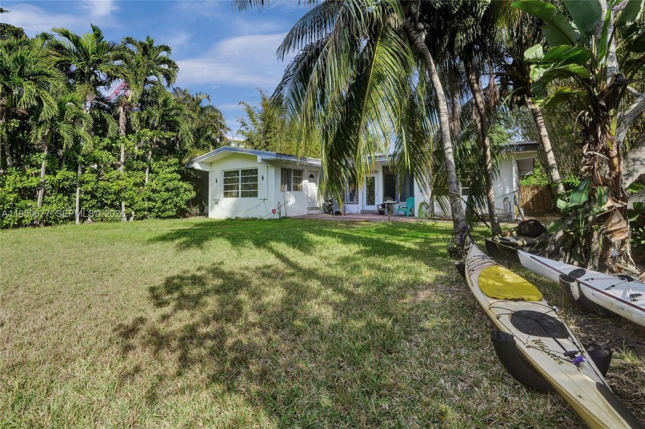 18500 NE 23rd Ct , Miami, FL 33180 Photo