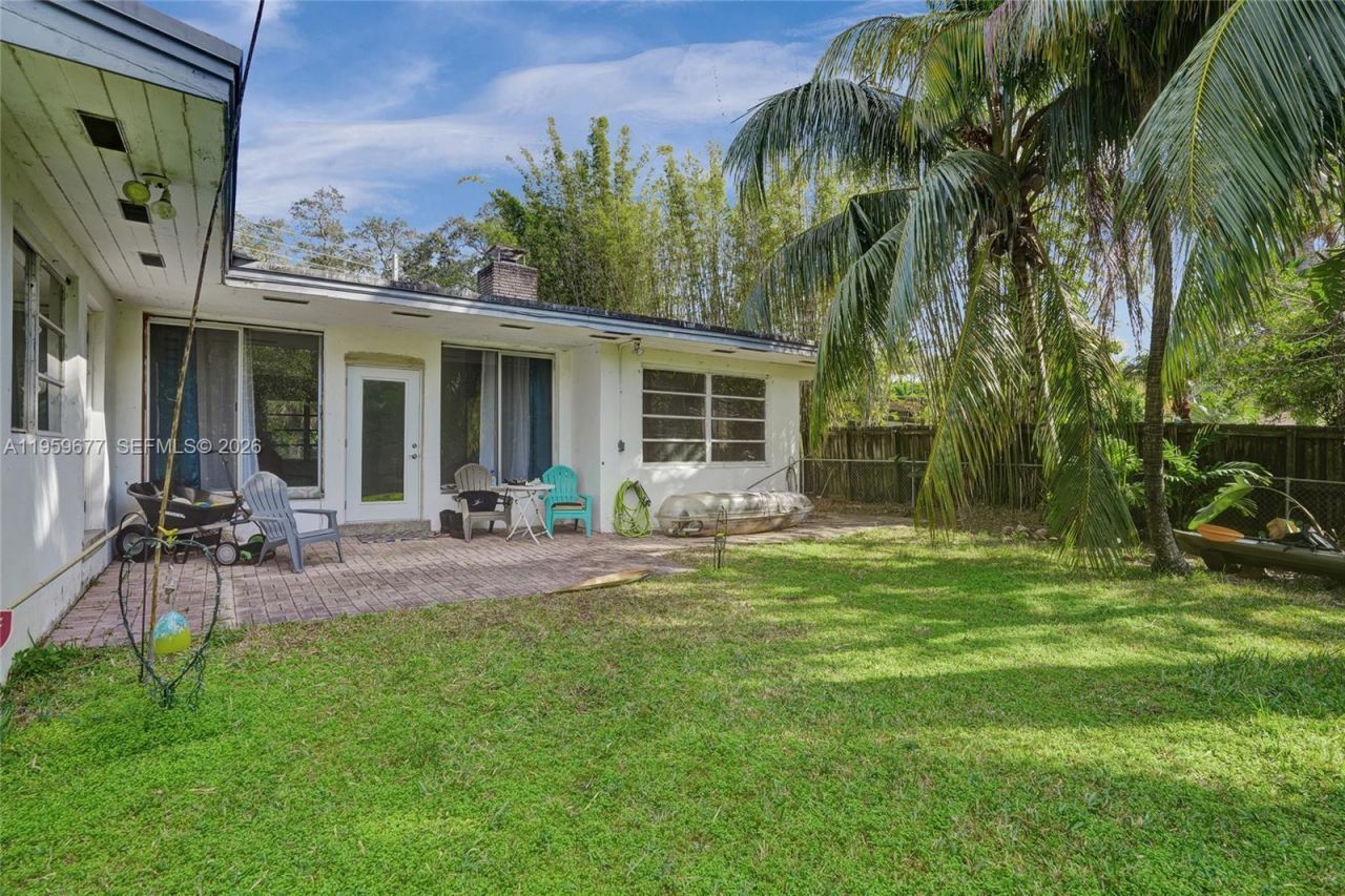 18500 NE 23rd Ct , Miami, FL 33180 Photo