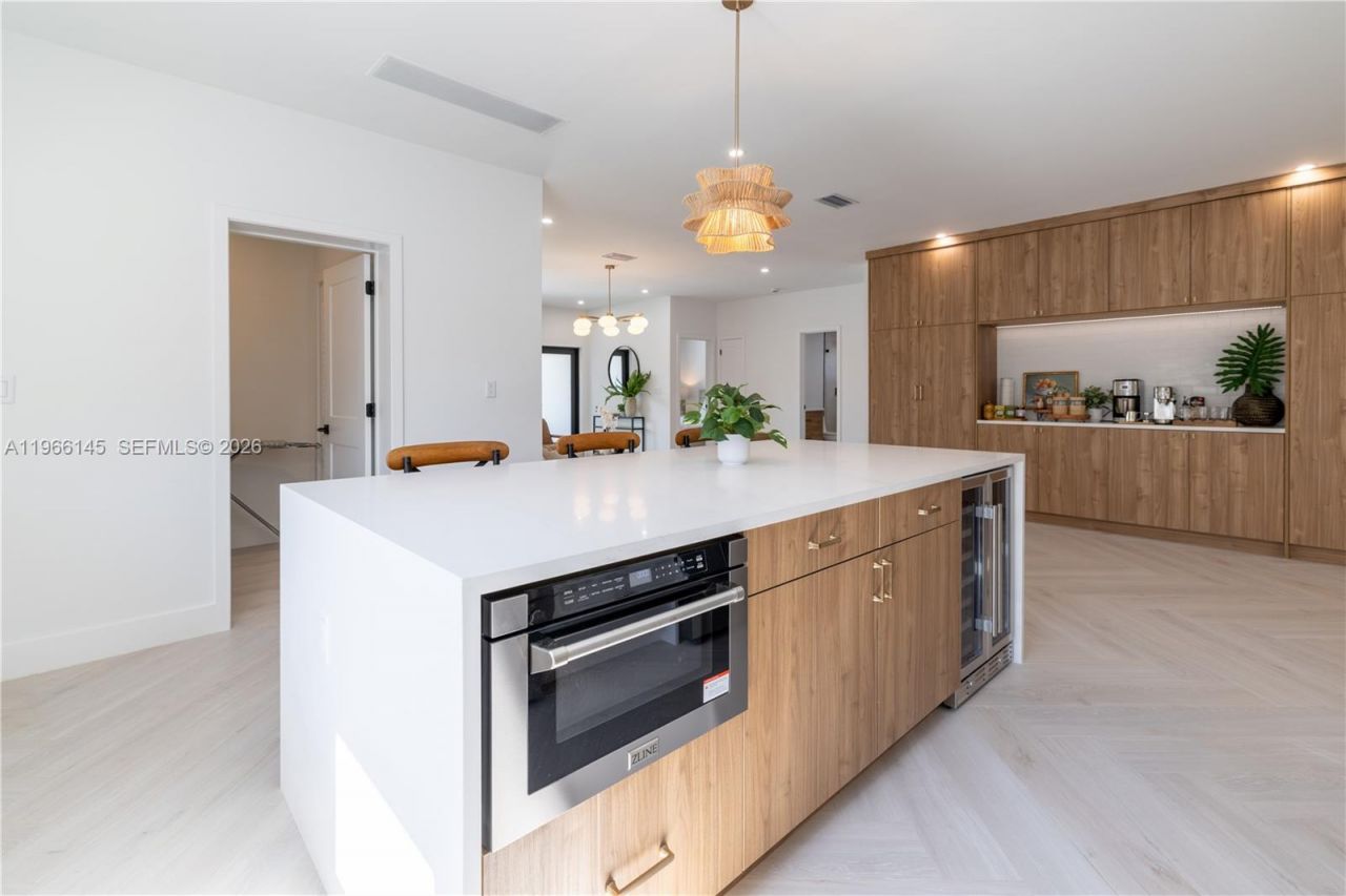 1420 SW 17th St , Miami, FL 33145 Photo