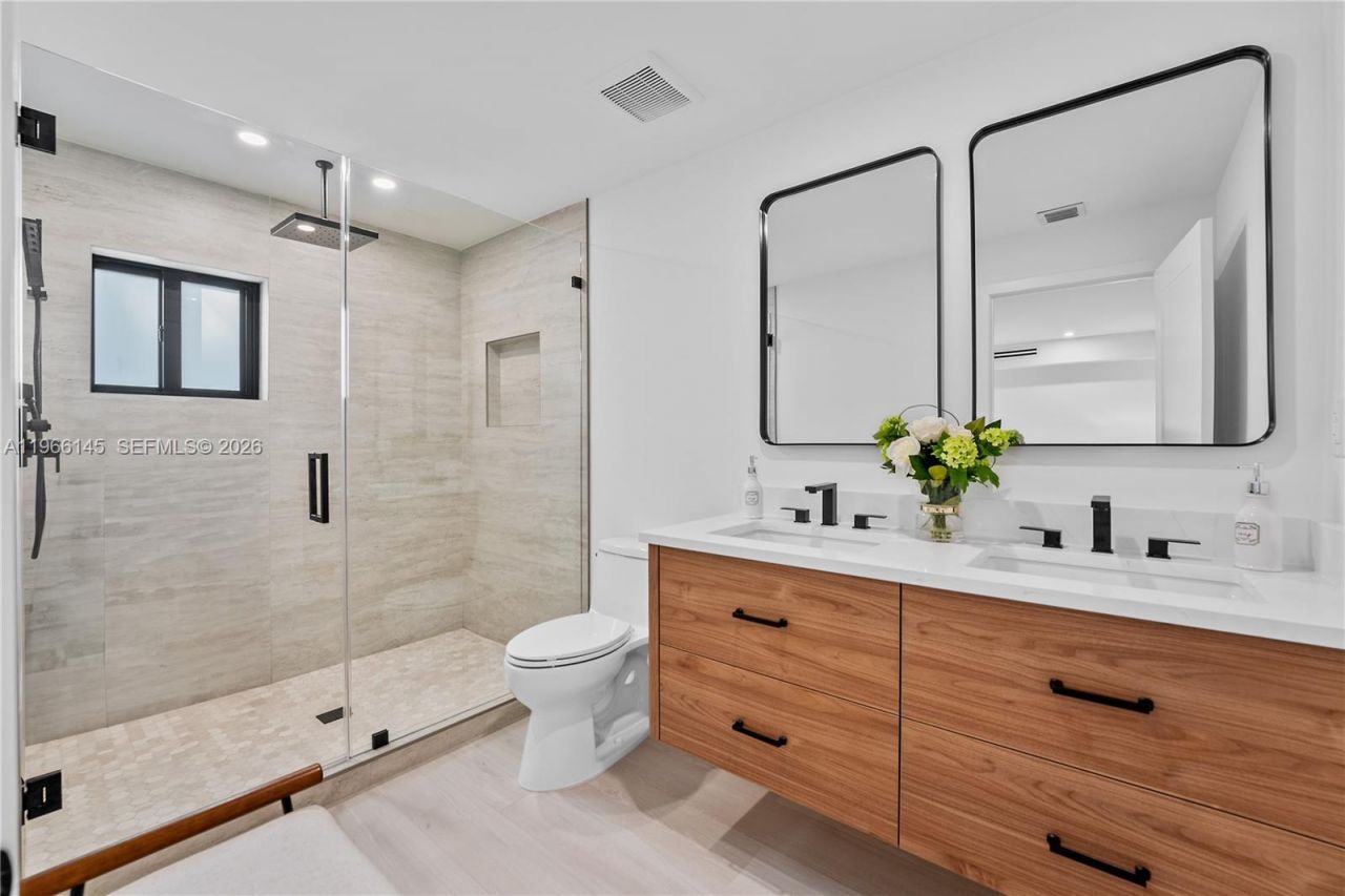 1420 SW 17th St , Miami, FL 33145 Photo