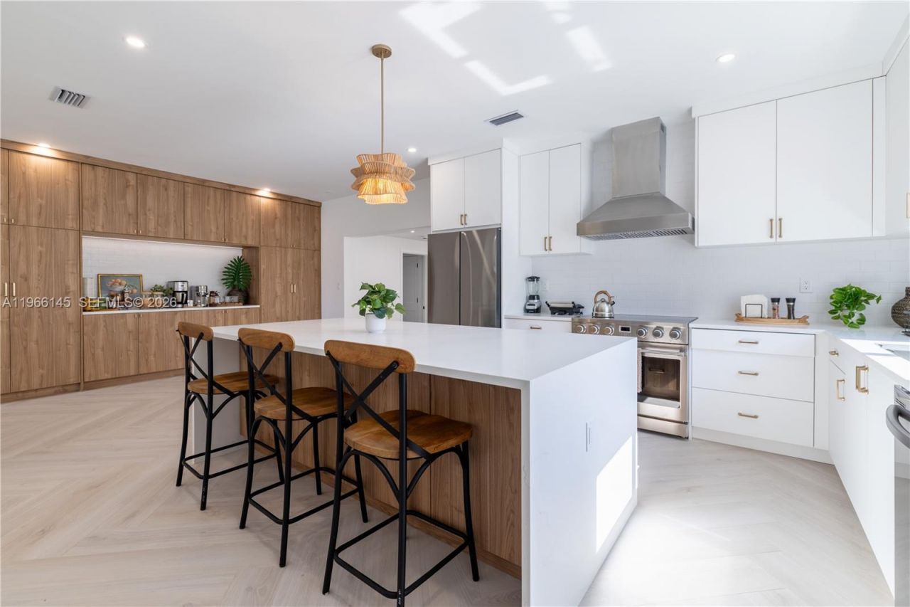 1420 SW 17th St , Miami, FL 33145 Photo