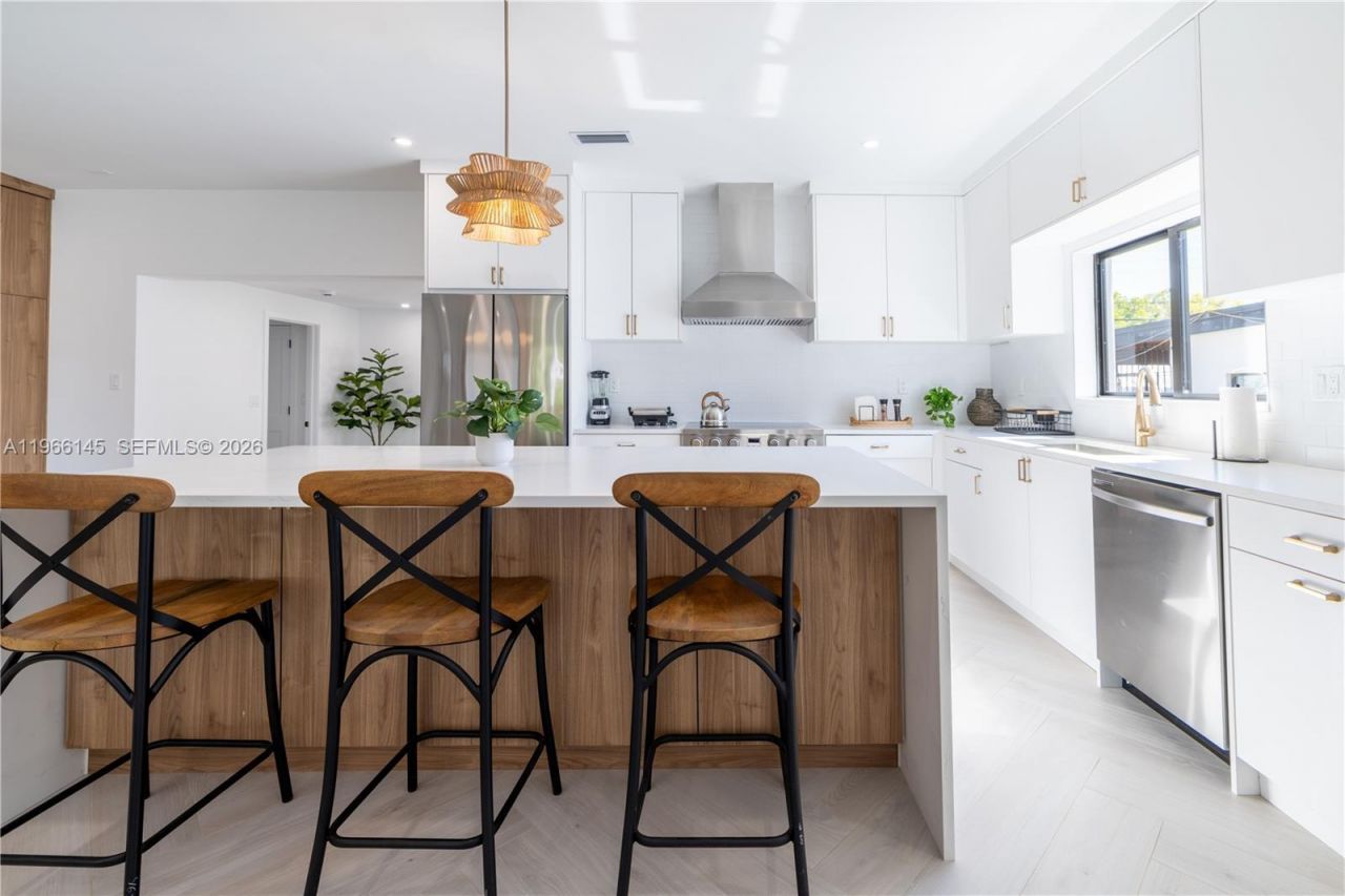 1420 SW 17th St , Miami, FL 33145 Photo