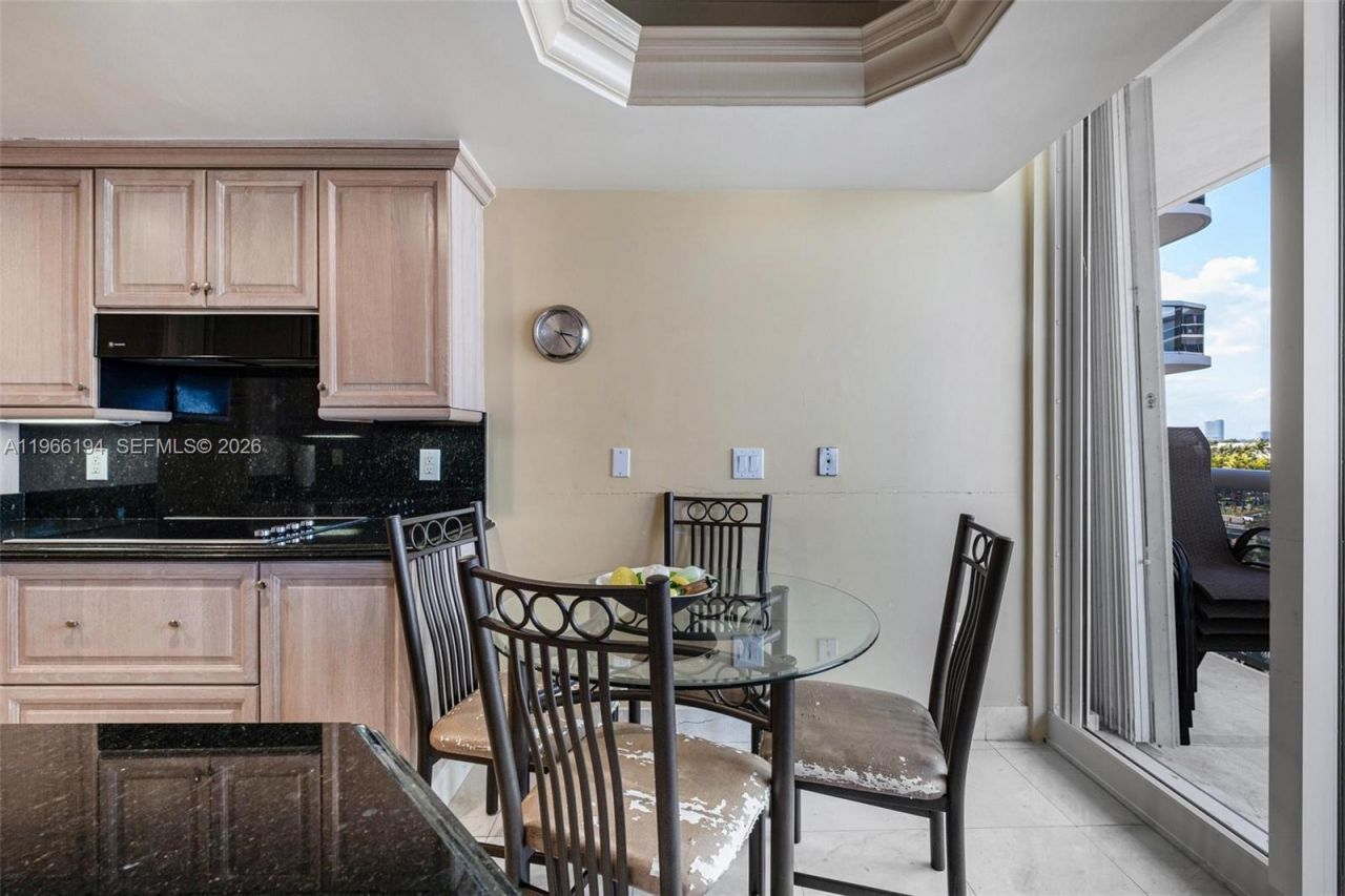 9595 Collins Ave, Unit N6-J, Surfside, FL 33154 Photo