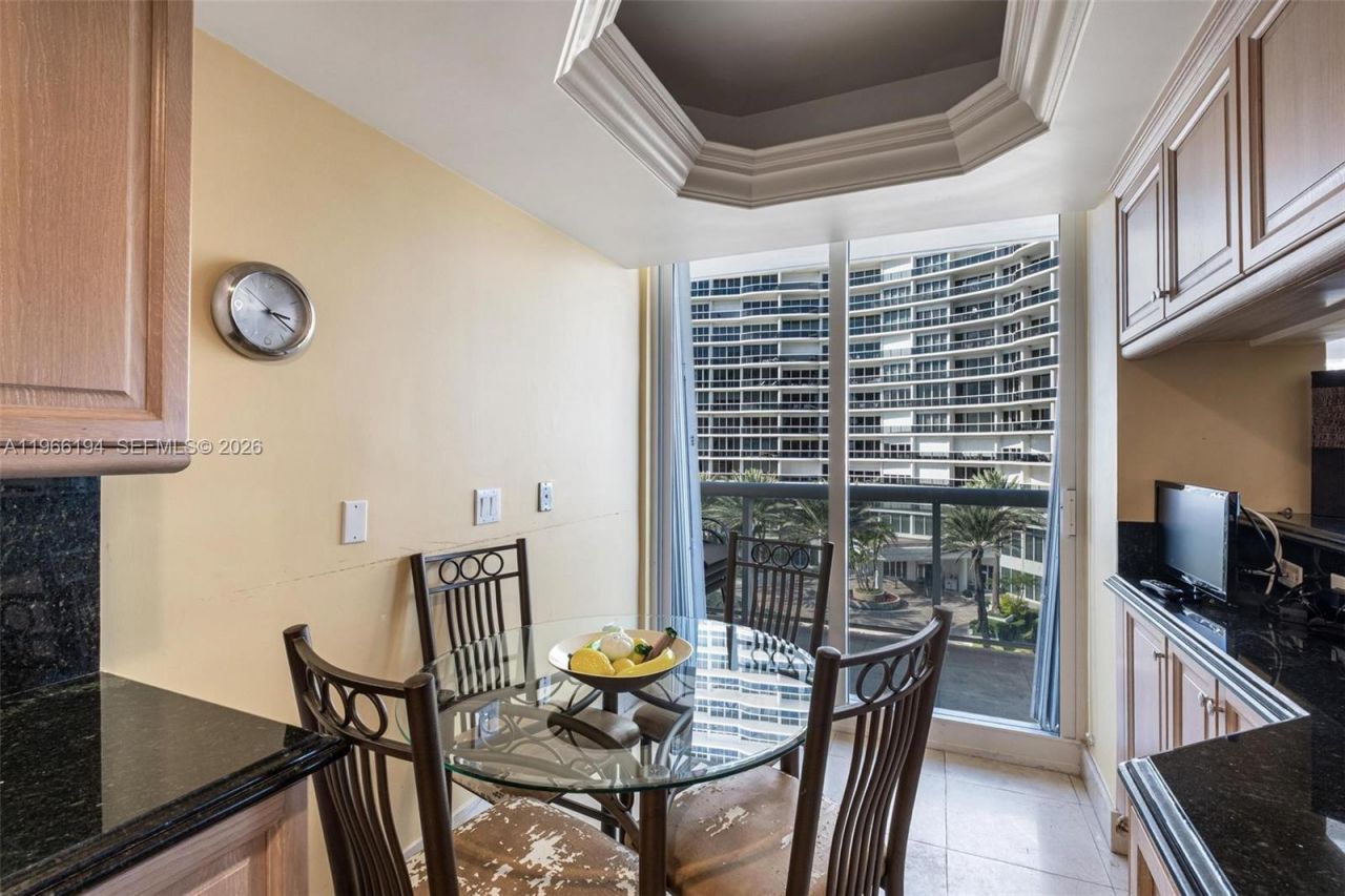 9595 Collins Ave, Unit N6-J, Surfside, FL 33154 Photo