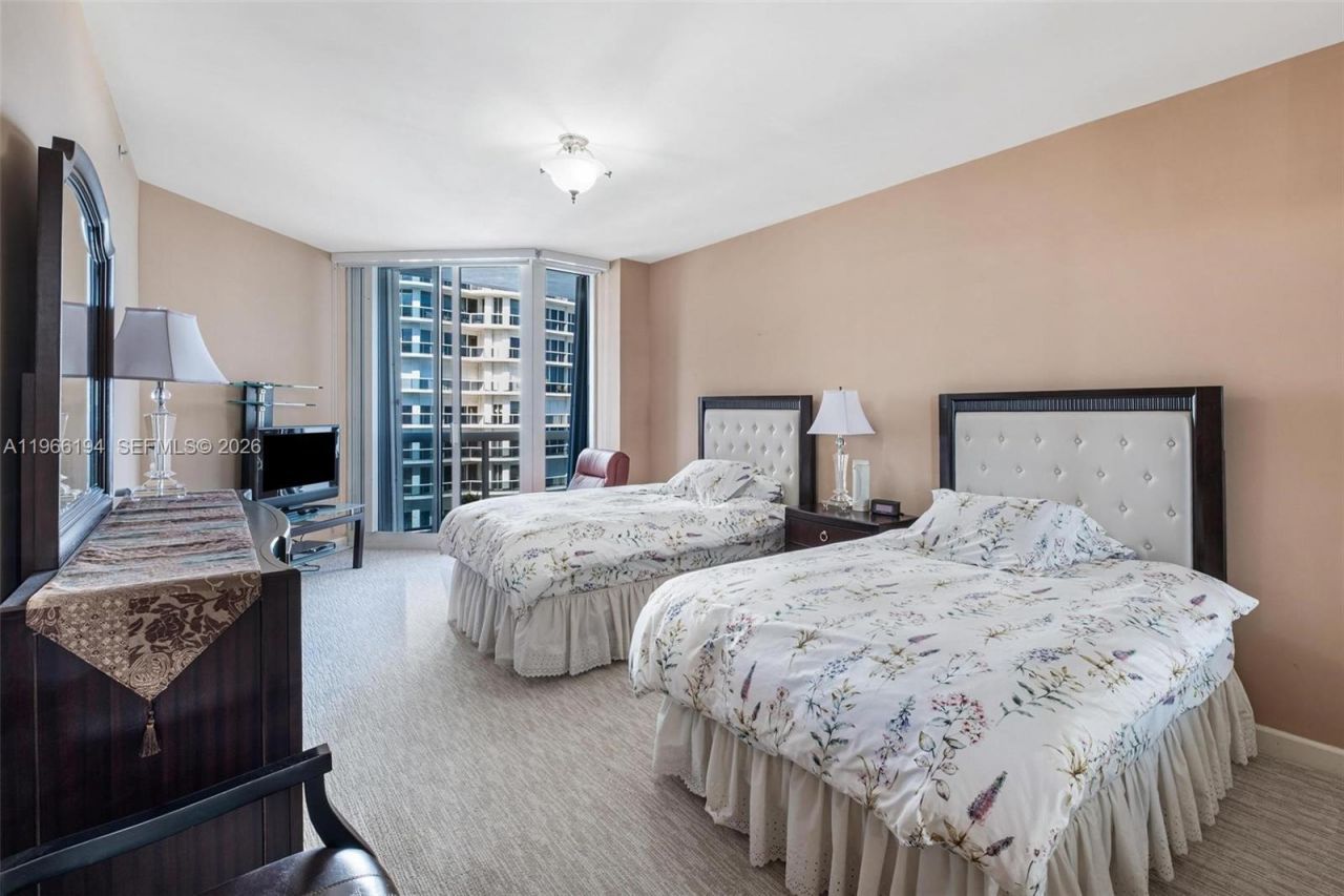 9595 Collins Ave, Unit N6-J, Surfside, FL 33154 Photo