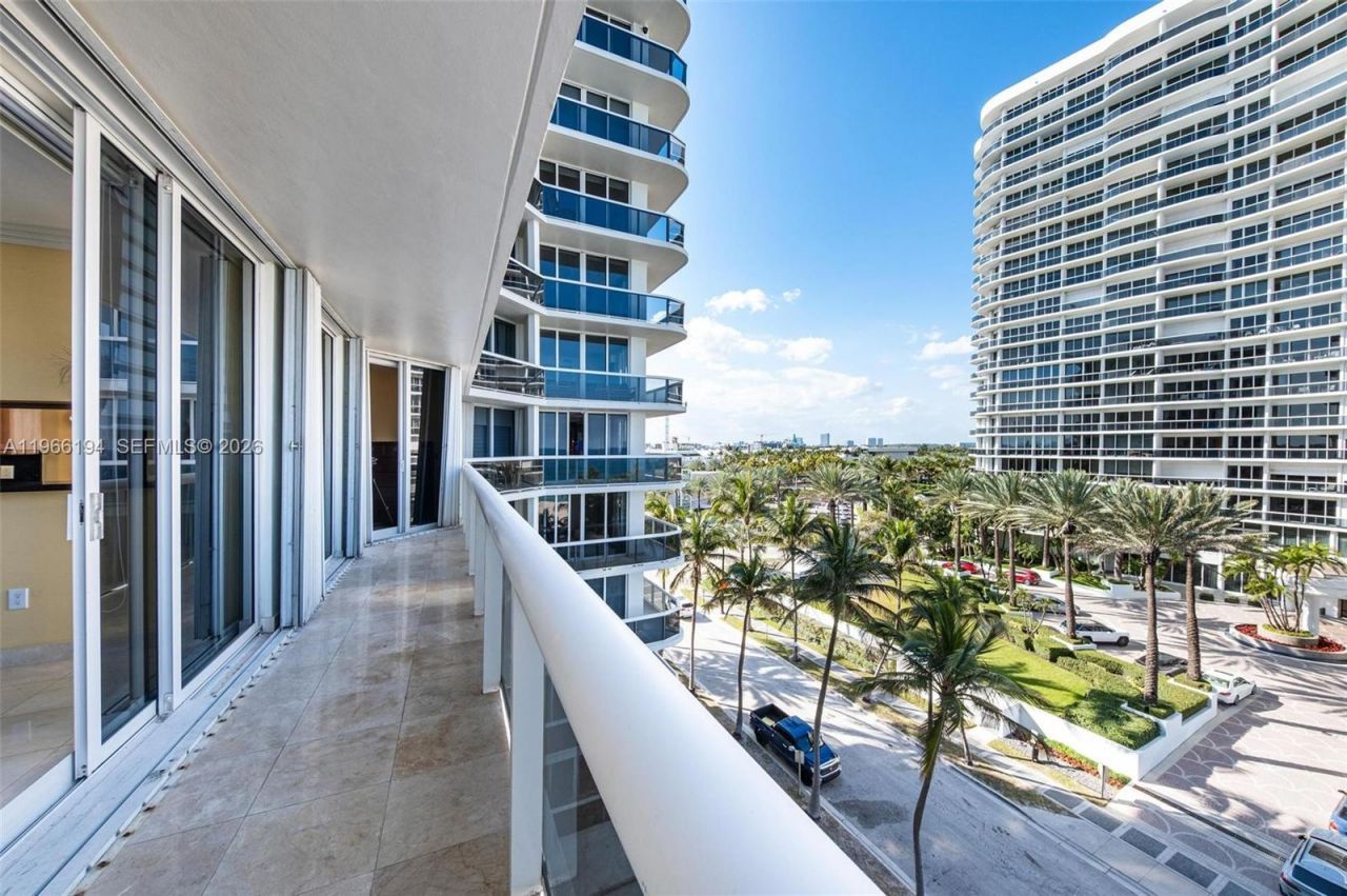 9595 Collins Ave, Unit N6-J, Surfside, FL 33154 Photo