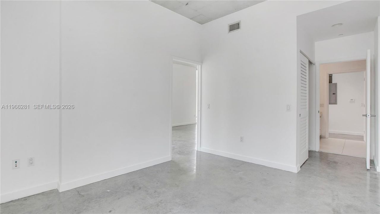 151 SE 1st St , Unit 2101, Miami, FL 33131 Photo