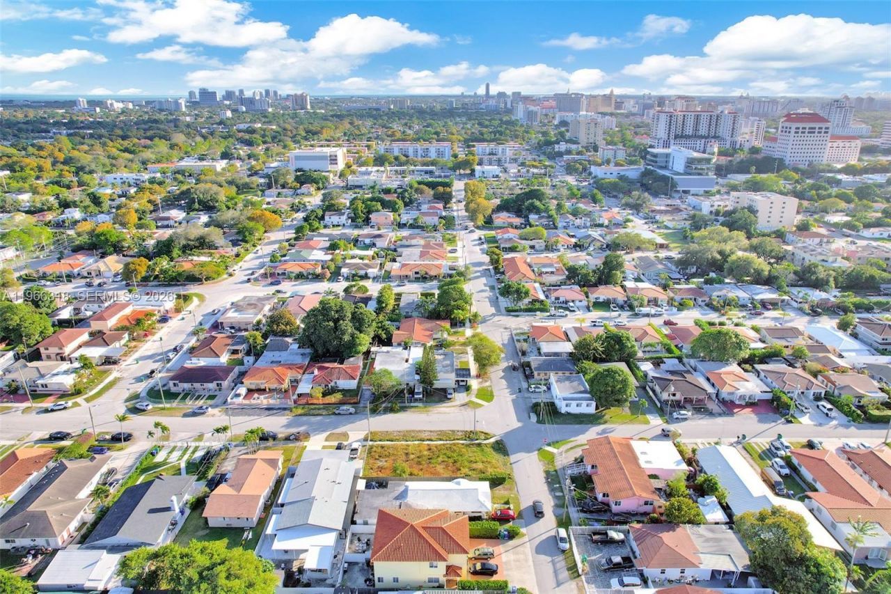 345 SW 36th Ave , Miami, FL 33135 Photo