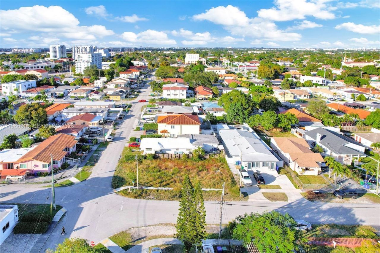 345 SW 36th Ave , Miami, FL 33135 Photo