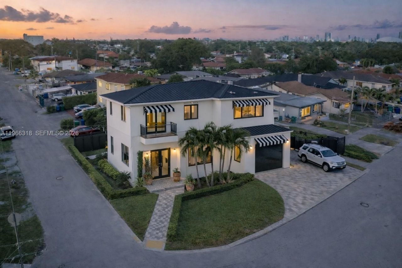 345 SW 36th Ave , Miami, FL 33135 Photo