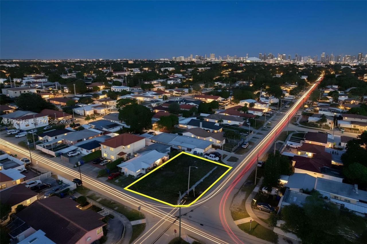 345 SW 36th Ave , Miami, FL 33135 Photo