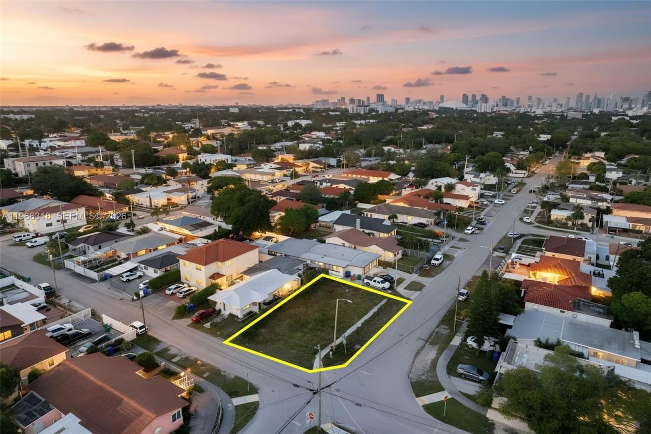 345 SW 36th Ave , Miami, FL 33135 Photo