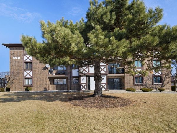 10531 S Roberts Road, Unit 1-A, Palos Hills, IL 60465
