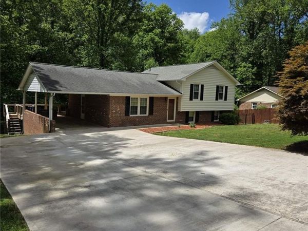 1542 Overlook Drive, Wilkesboro, NC 28697