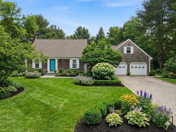 18 Wordell St, Rochester, MA 02770