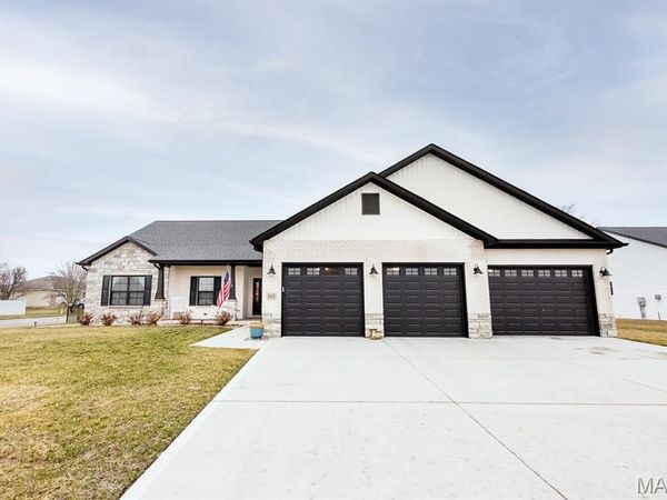 1113 Menominee Trail, Mascoutah, IL 62258