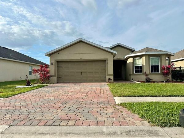 10535 Canal Brook LN N, LEHIGH ACRES, FL 33936