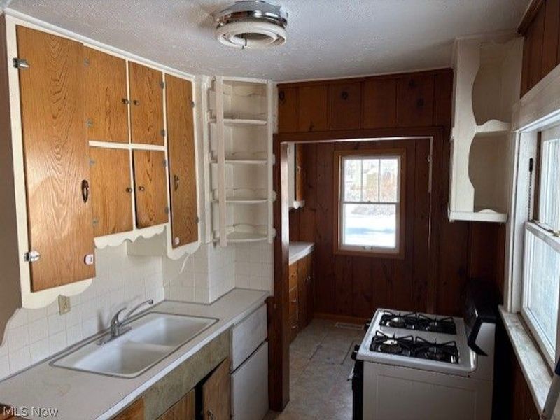 4312 Kenmore Avenue, Parma, OH 44134 Photo 4