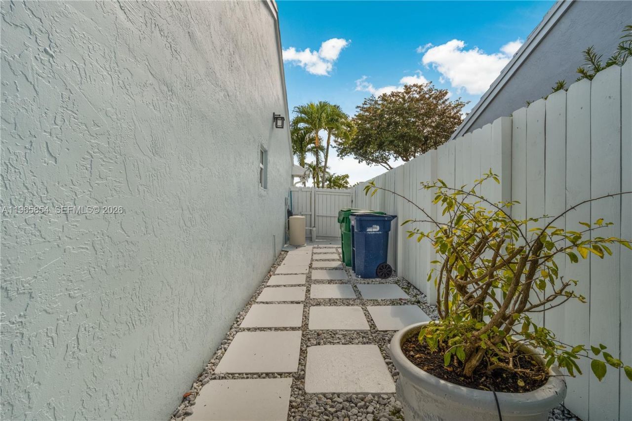 11465 SW 60th St, Miami, FL 33173 Photo