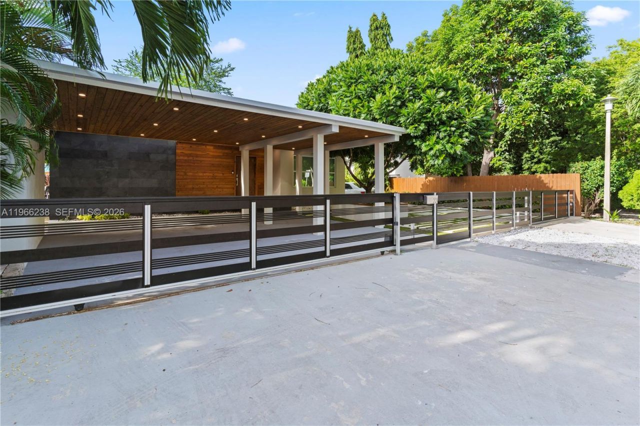 221 NE 44th St , Miami, FL 33137 Photo