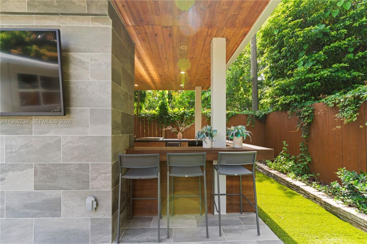 221 NE 44th St , Miami, FL 33137 Photo