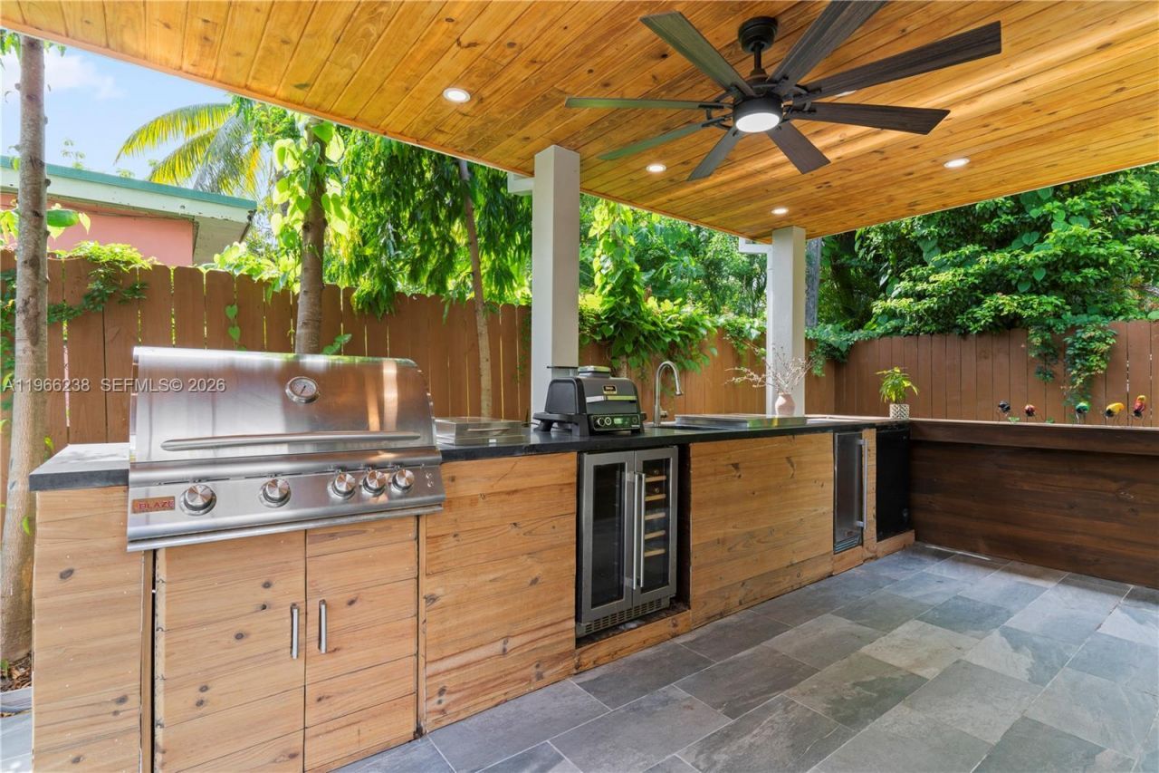 221 NE 44th St , Miami, FL 33137 Photo